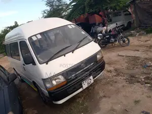Toyota HiAce 2002 White