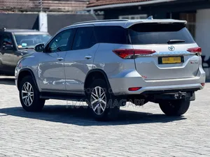 Toyota Fortuner 2.8 D AWD 2017 Silver
