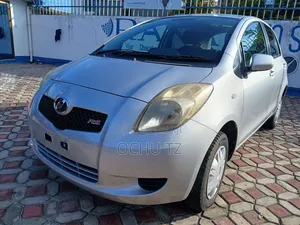 Toyota Vitz 2008 Silver