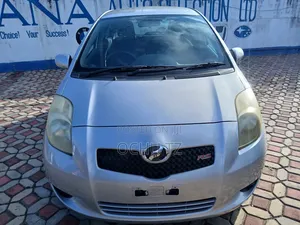 Toyota Vitz 2008 Silver