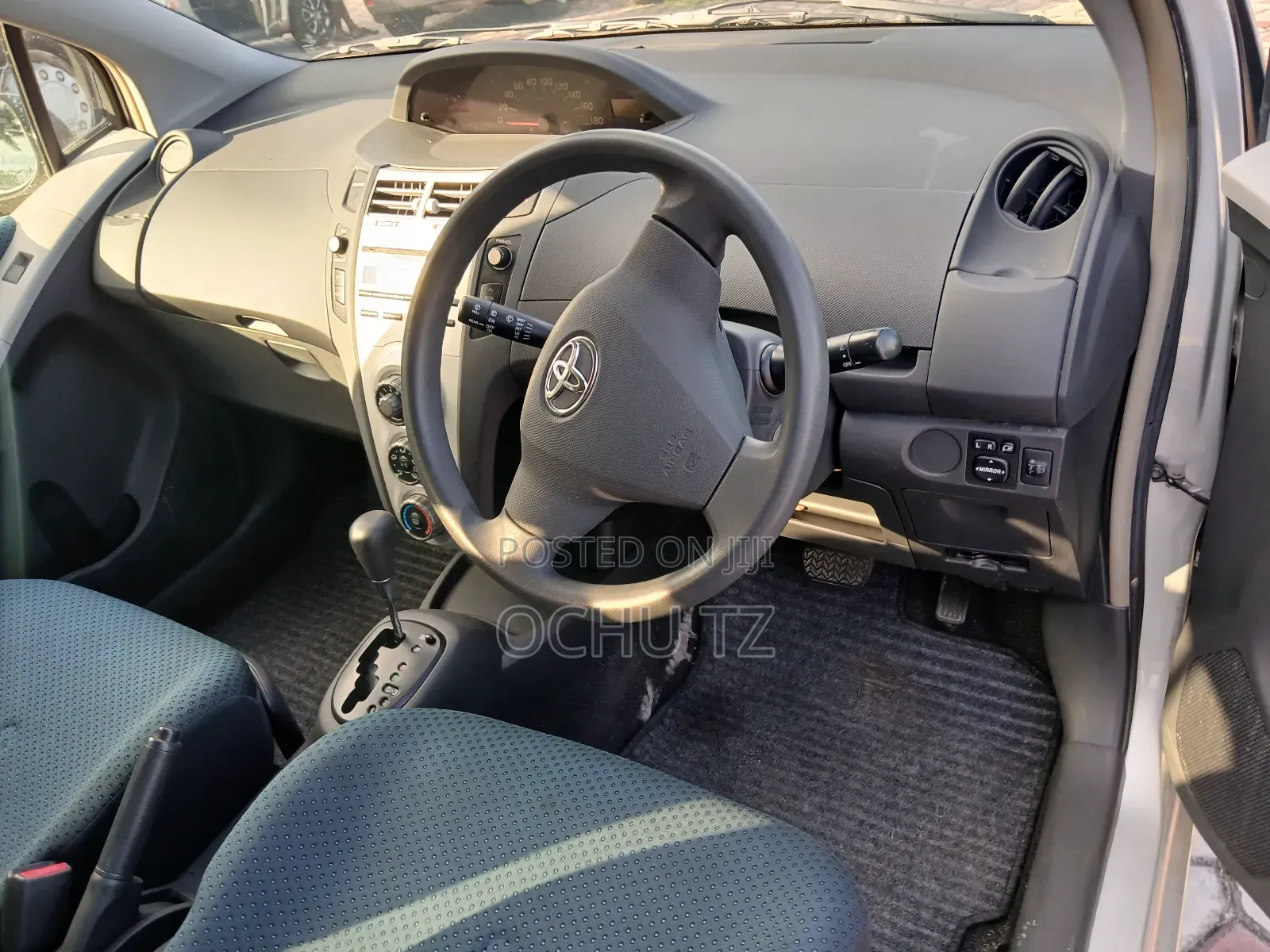 Toyota Vitz 2008 Silver