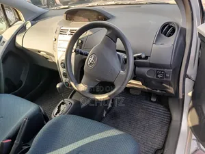 Toyota Vitz 2008 Silver