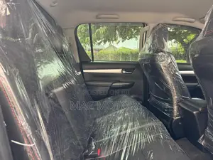 Toyota Hilux 2018 White