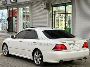 Toyota Crown 2006 White