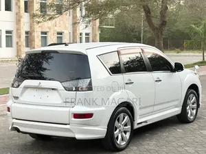 Mitsubishi Outlander 2010 White