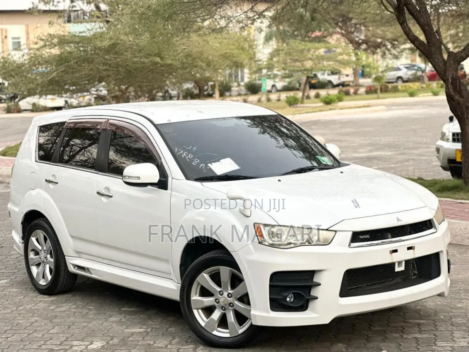 Mitsubishi Outlander 2010 White