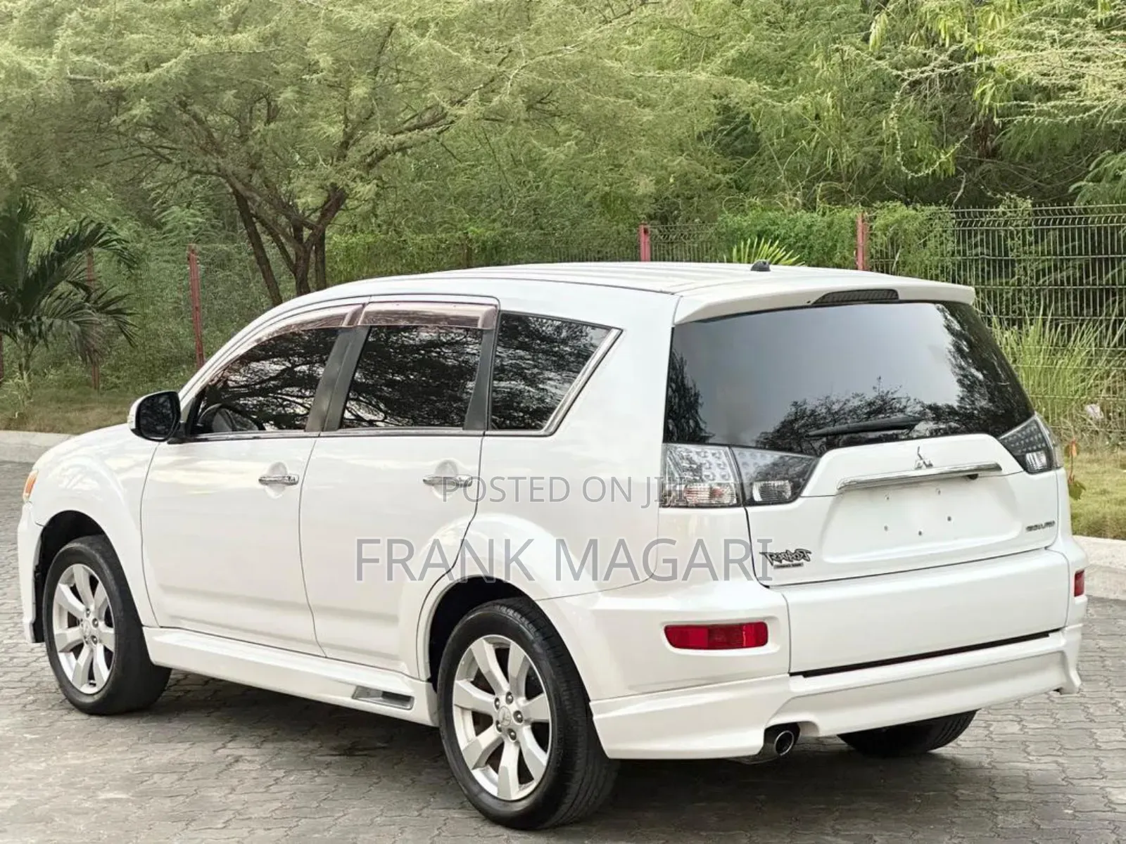 Mitsubishi Outlander 2010 White