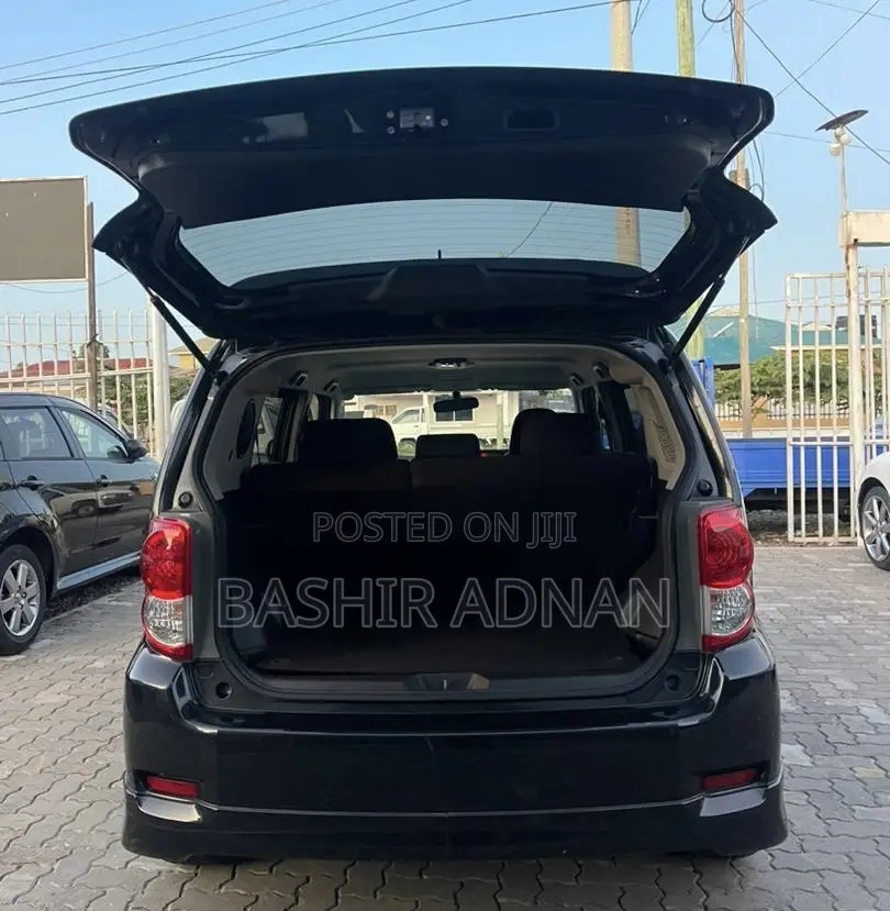 Toyota Corolla Rumion Hatchback 1.5 FWD 2009 Black