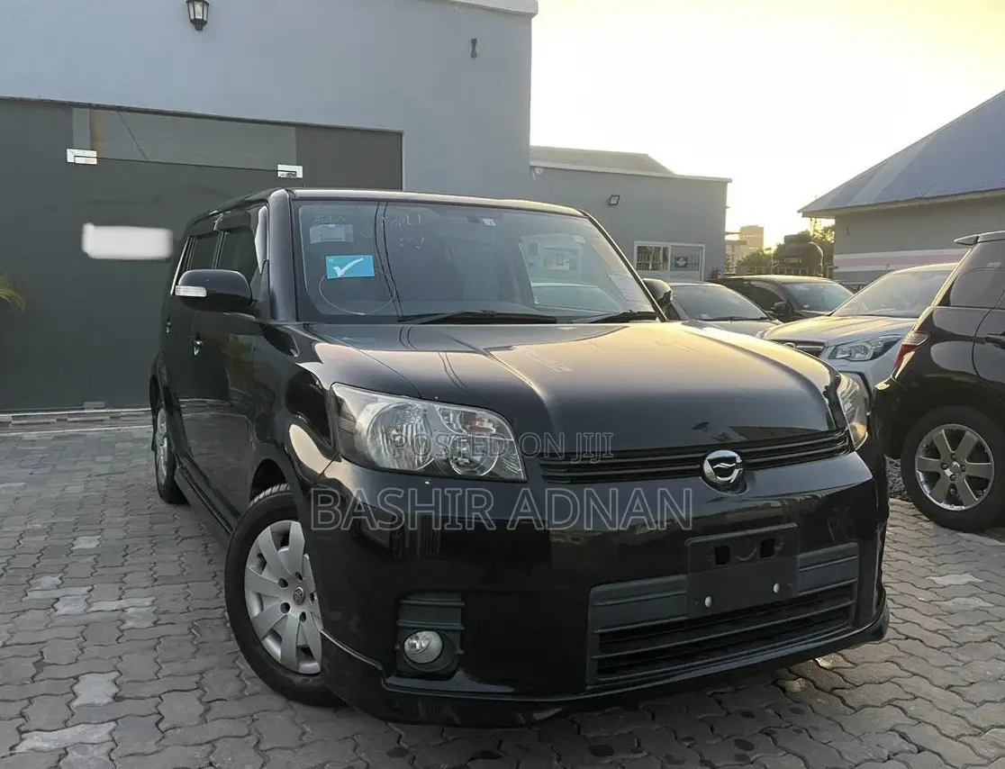 Toyota Corolla Rumion Hatchback 1.5 FWD 2009 Black