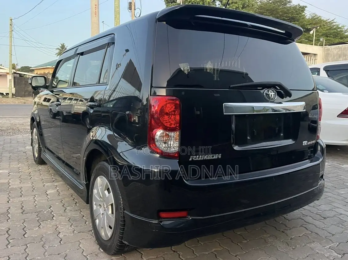 Toyota Corolla Rumion Hatchback 1.5 FWD 2009 Black