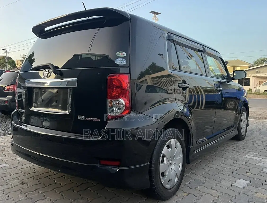 Toyota Corolla Rumion Hatchback 1.5 FWD 2009 Black