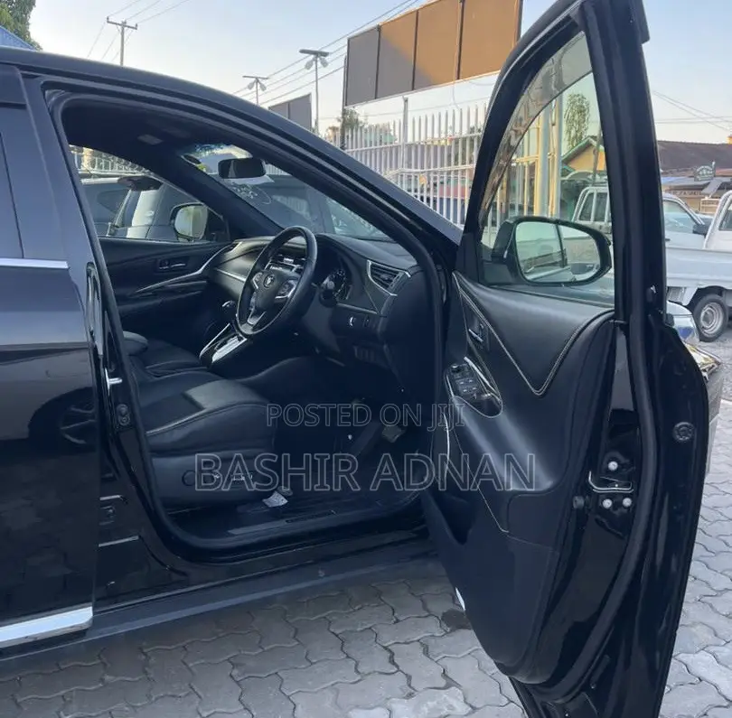 Toyota Harrier 2.0 2014 Black