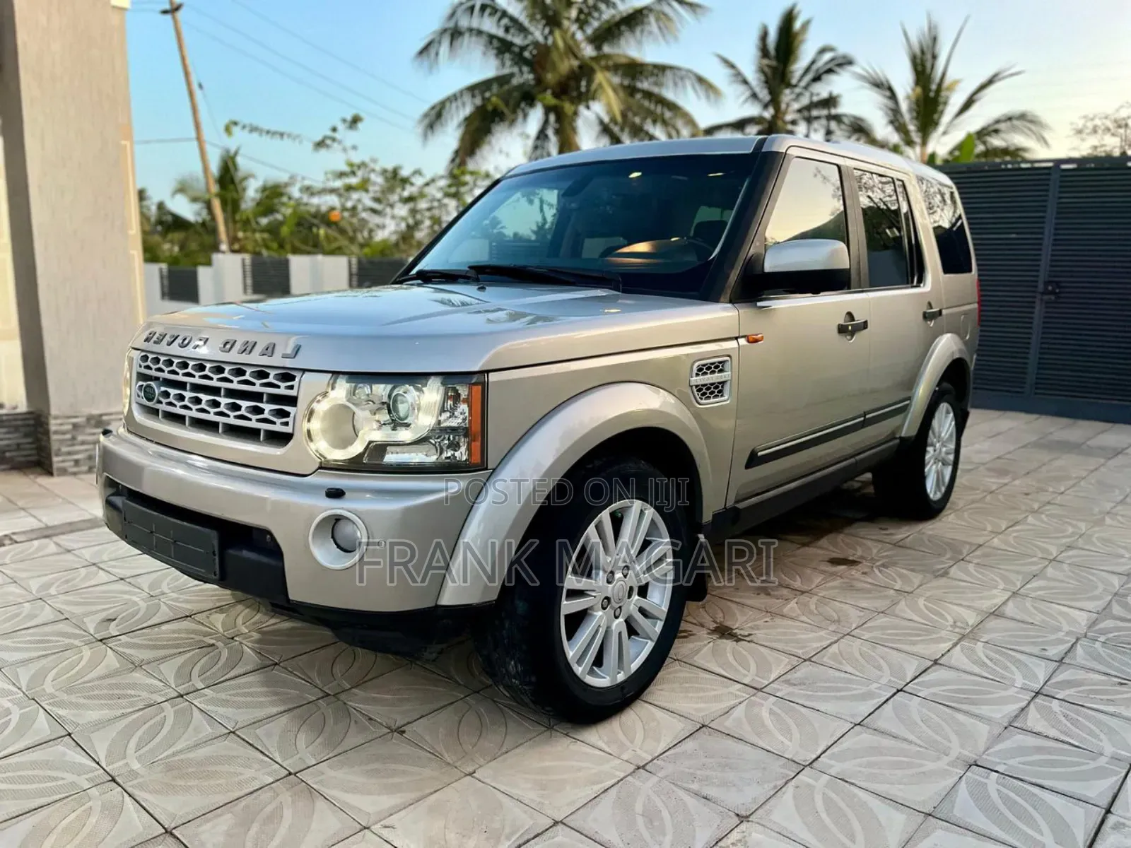 Land Rover Discovery 2011 Gold