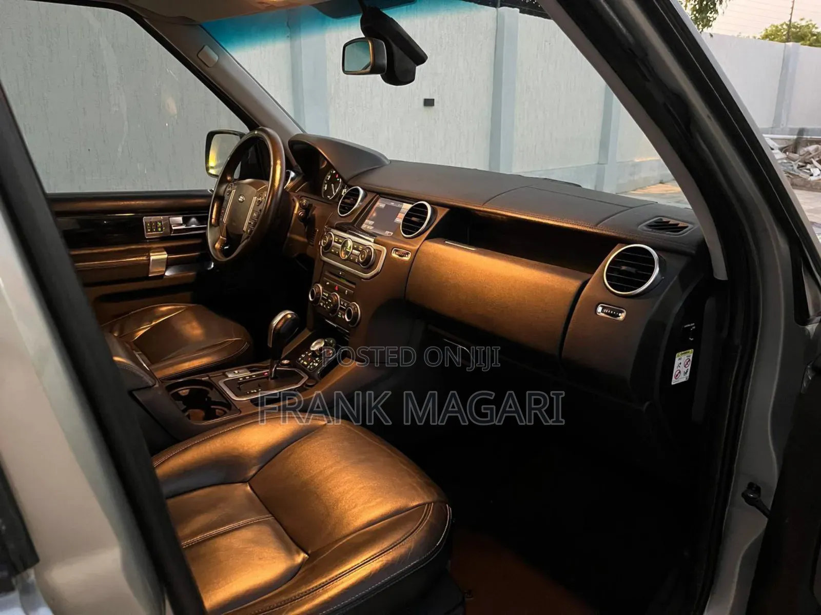 Land Rover Discovery 2011 Gold
