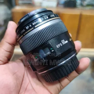 Canon EF-S 60mm F/2.8 Macro USM Lens