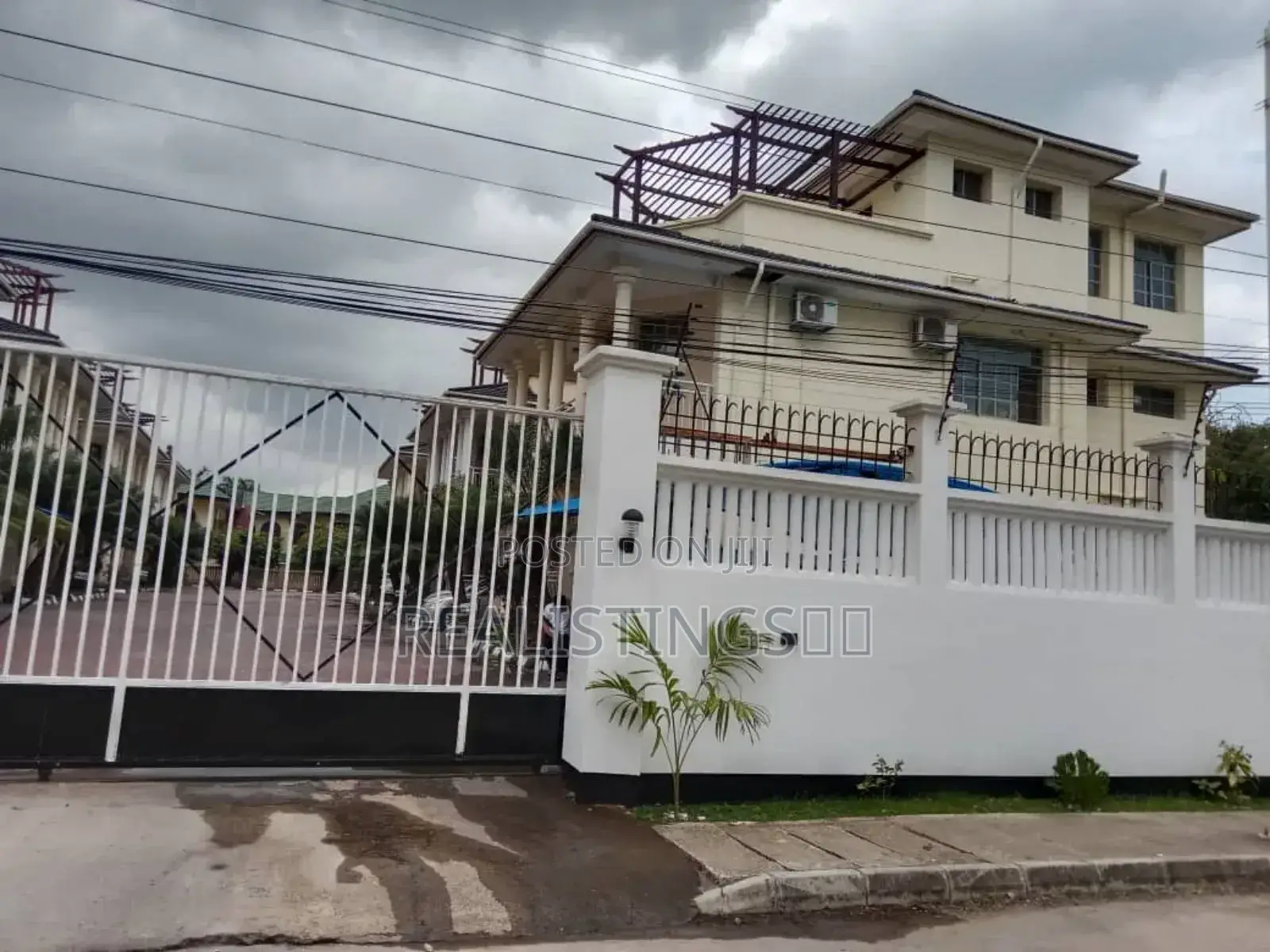 Furnished 6bdrm Villa in Estate Deal Tz, Mikocheni for sale