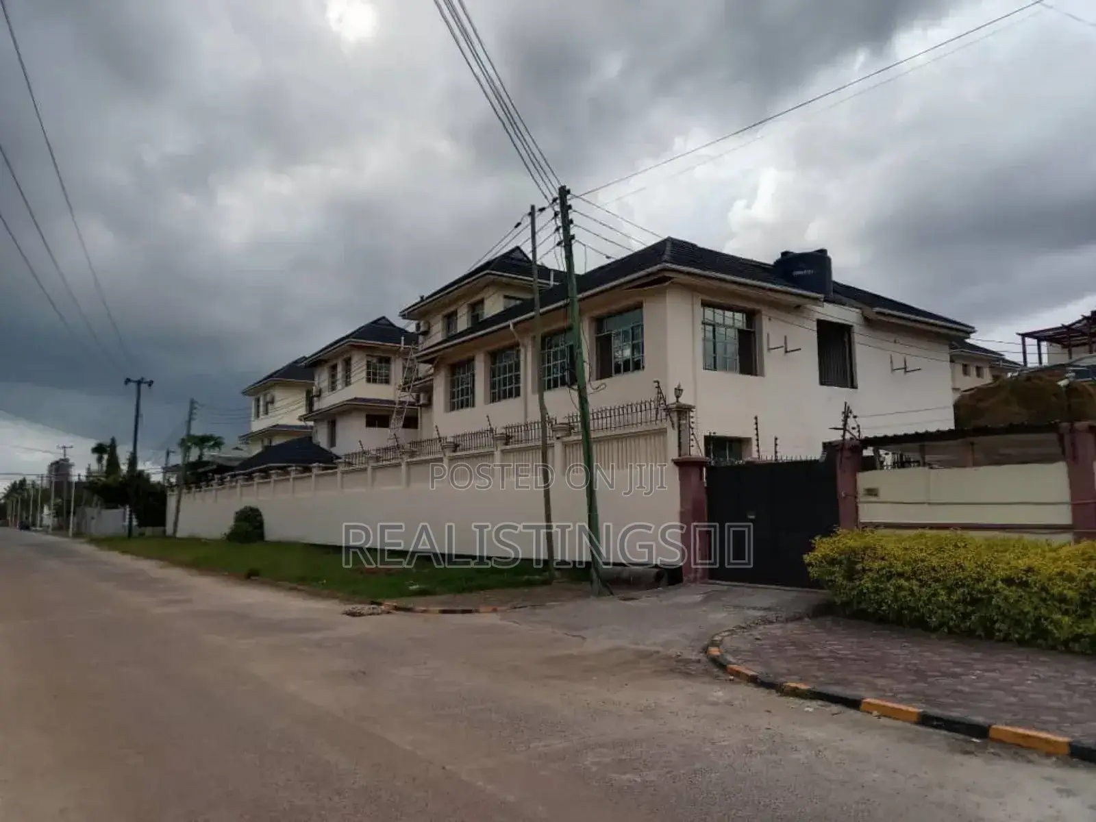 Furnished 6bdrm Villa in Estate Deal Tz, Mikocheni for sale