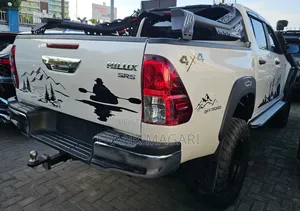Toyota Hilux 2018 White