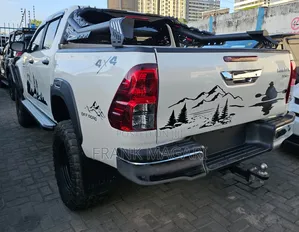 Toyota Hilux 2018 White