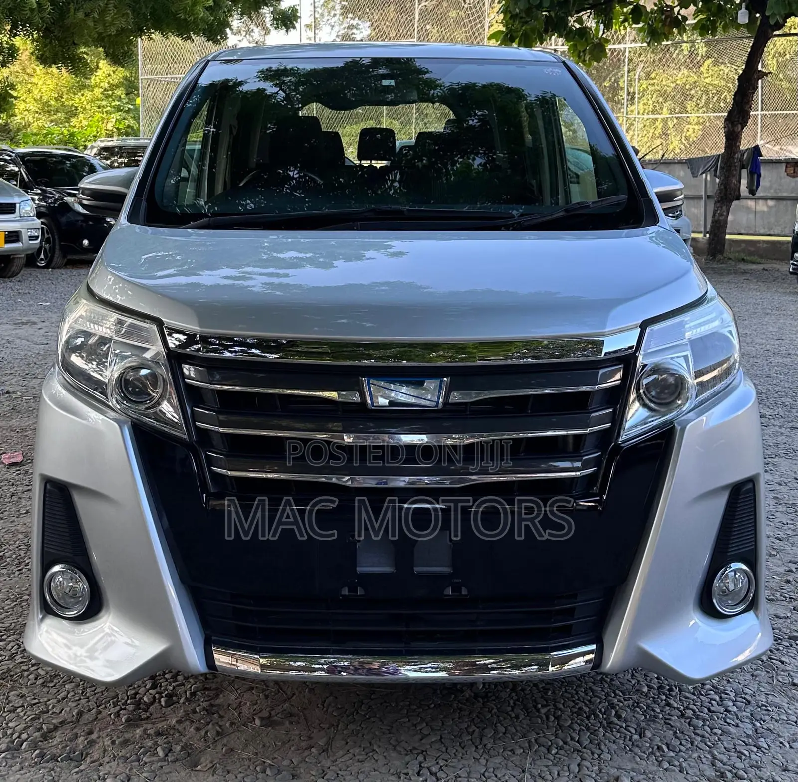 Toyota Noah 2014 Silver