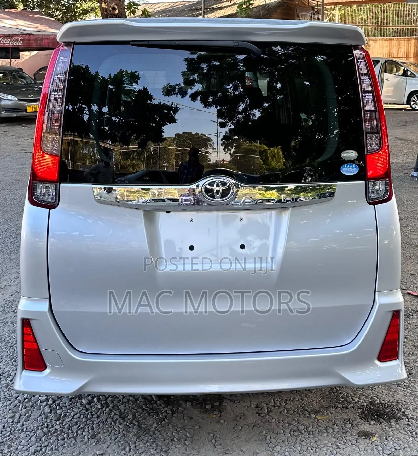 Toyota Noah 2014 Silver