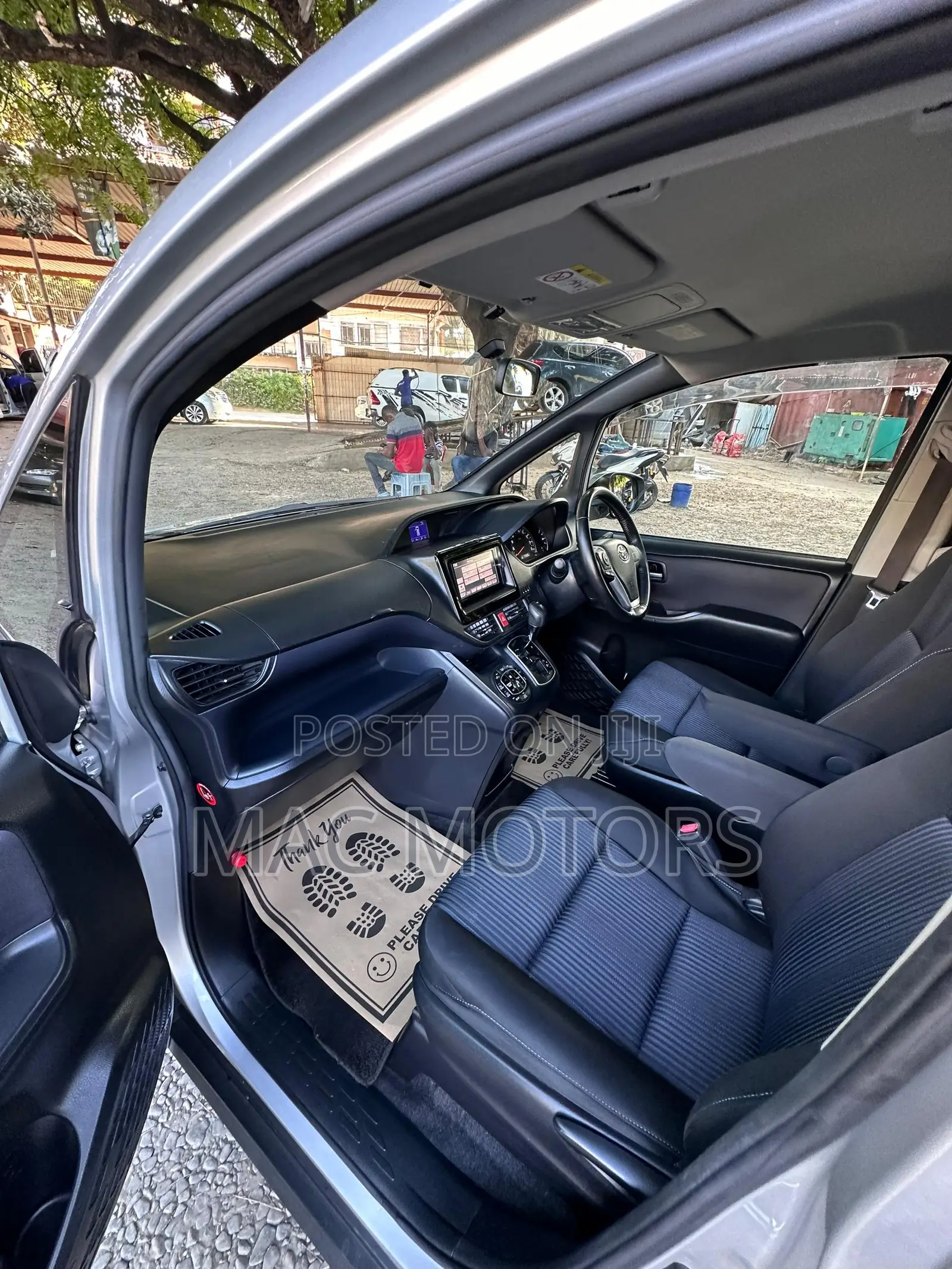 Toyota Noah 2014 Silver