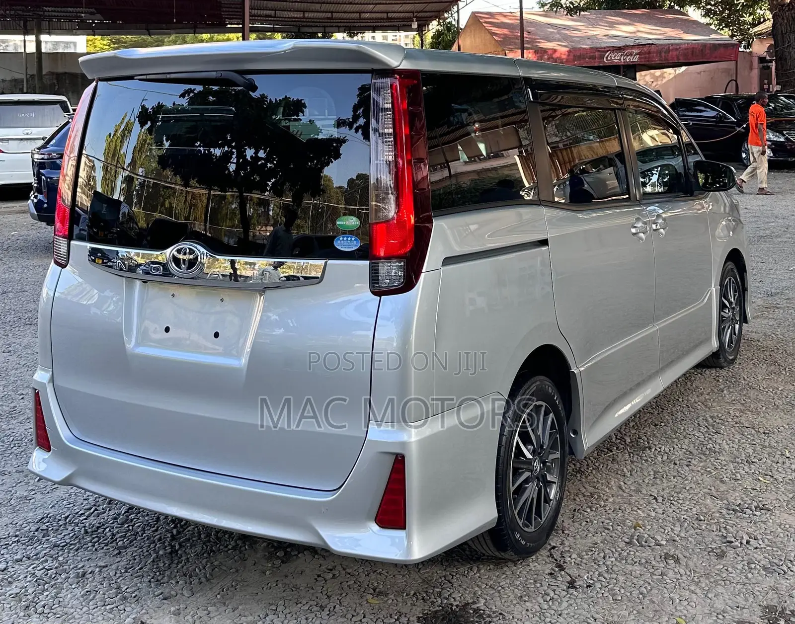 Toyota Noah 2014 Silver
