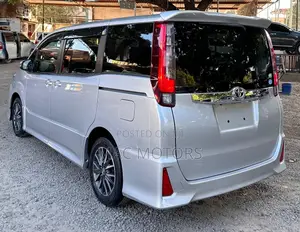 Toyota Noah 2014 Silver