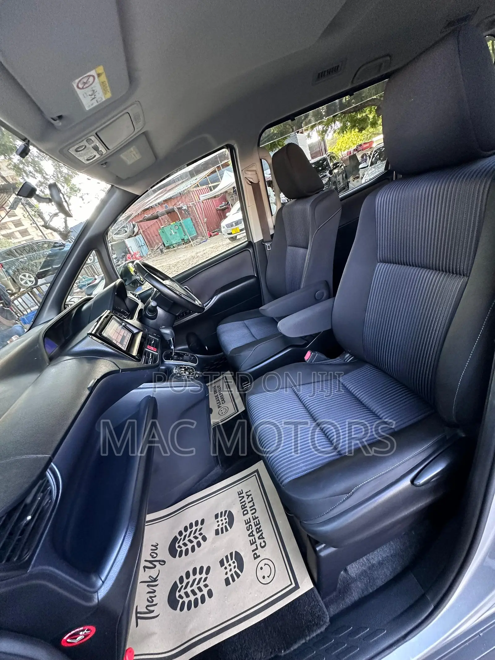 Toyota Noah 2014 Silver