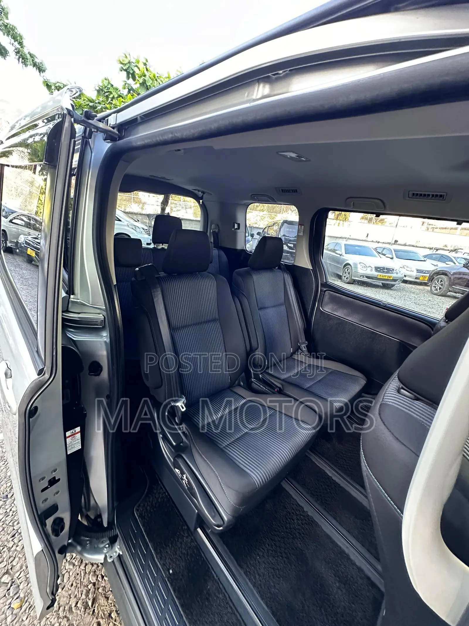 Toyota Noah 2014 Silver