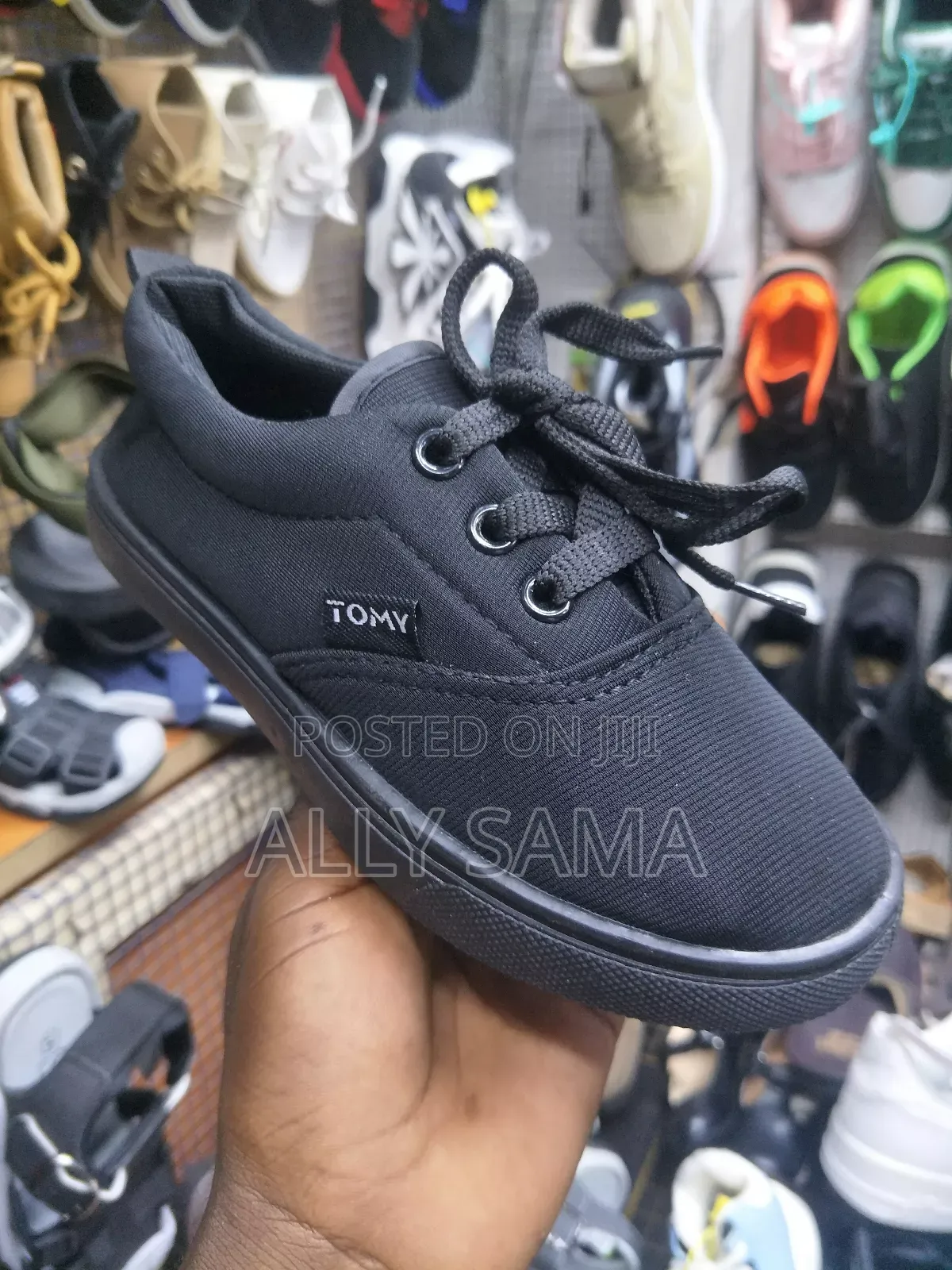 Unisex Shoes Black Tomy.For Our Kids