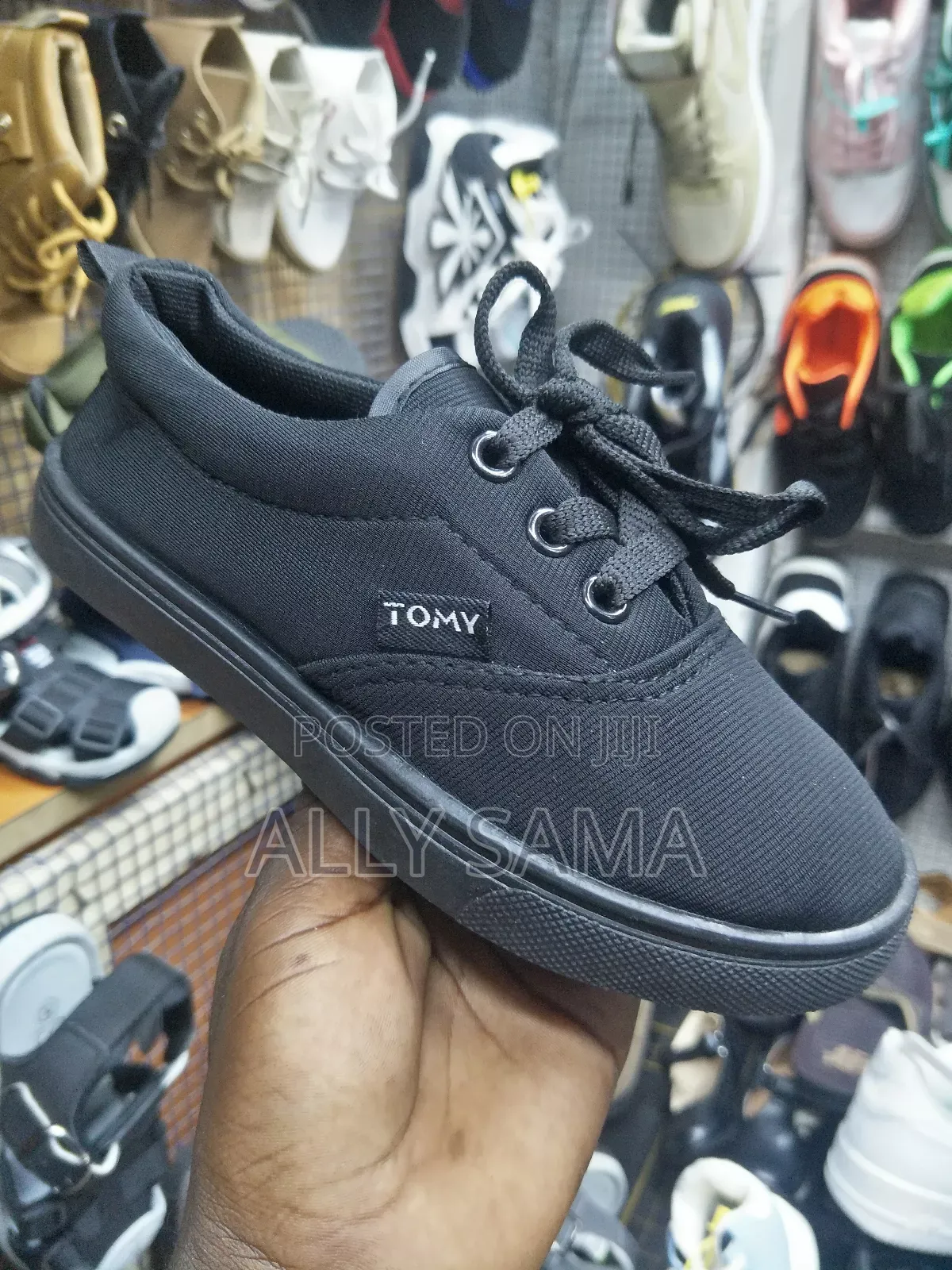 Unisex Shoes Black Tomy.For Our Kids
