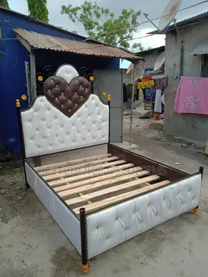 Sofa Bed 5/6 Ya Chuma Used Kama Mpyaa 280