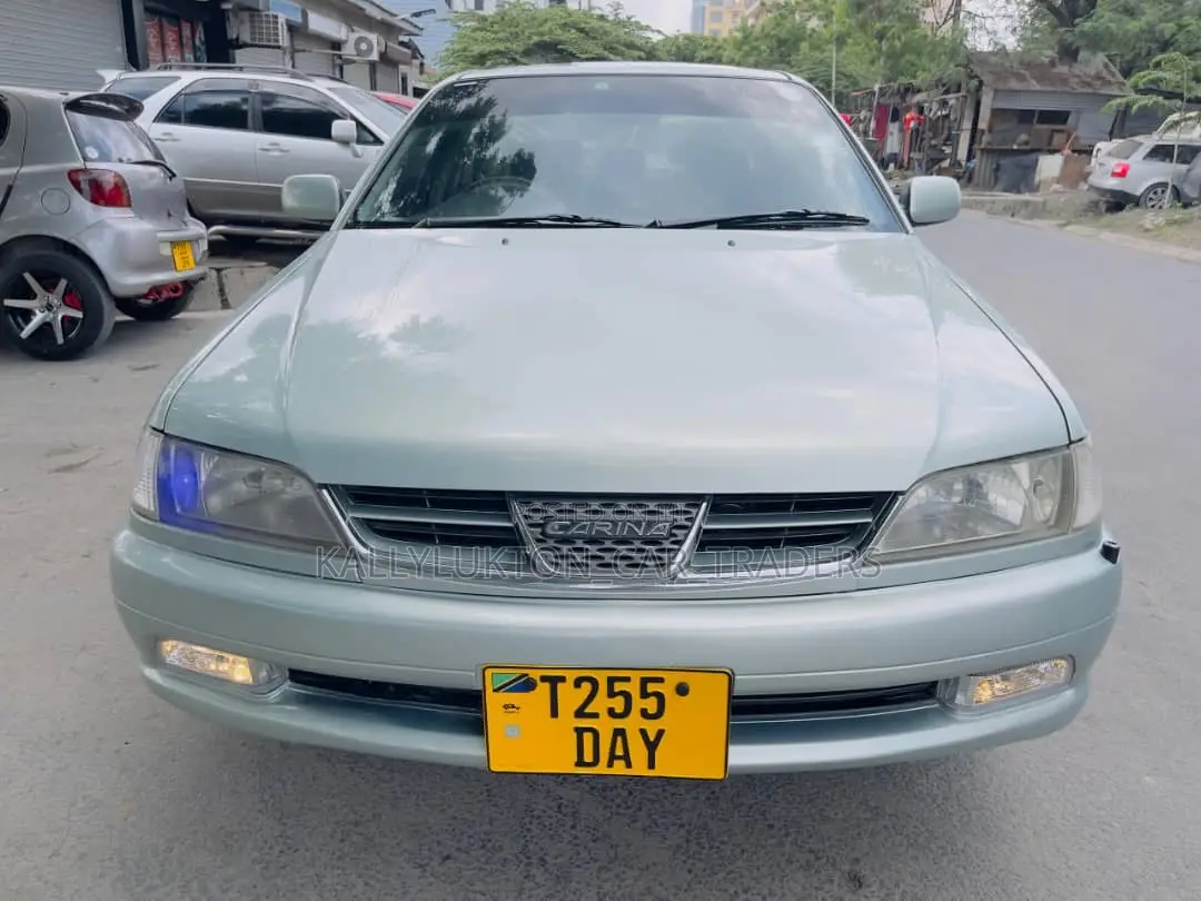 Toyota Carina 2000 Silver