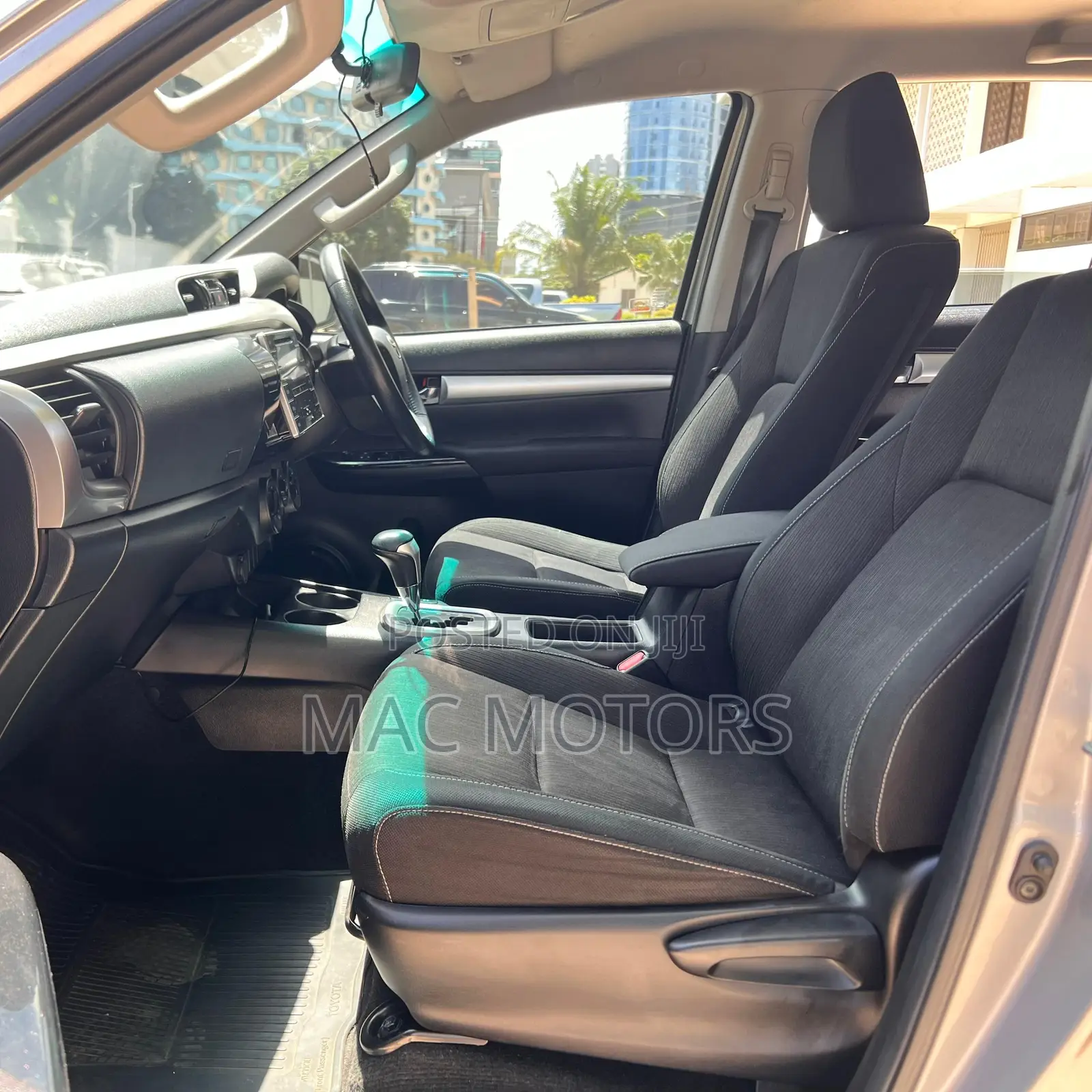 Toyota Hilux 2018 Silver