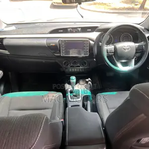 Toyota Hilux 2018 Silver