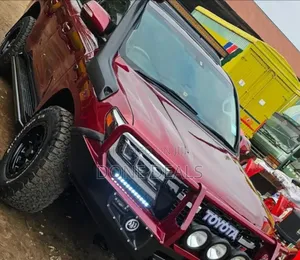 Toyota Land Cruiser 2015 Red