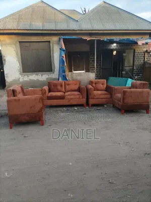 Sofa Set Ya 2:2:1:1 Rangi Ya Light Brown