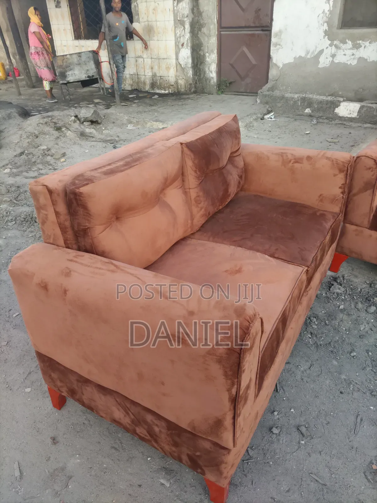 Sofa Set Ya 2:2:1:1 Rangi Ya Light Brown