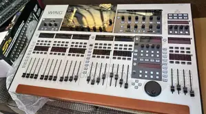 Behringer Wing S32 Mixer With Stage Box