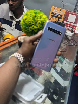 Samsung Galaxy S10 Plus 128 GB Gold
