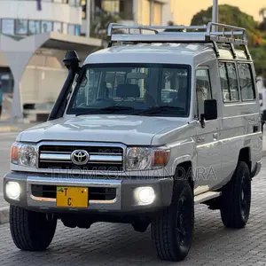 Toyota Land Cruiser 2012 White