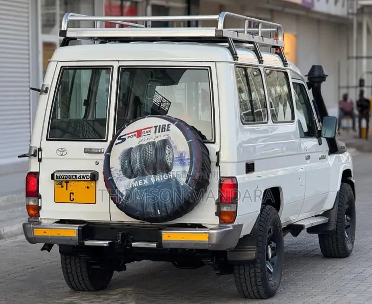 Toyota Land Cruiser 2012 White