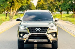 Toyota Fortuner 2023 Teal