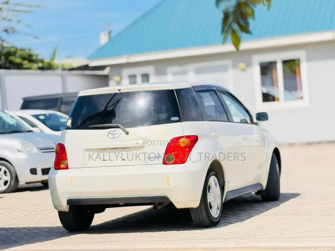 Toyota IST 2003 White