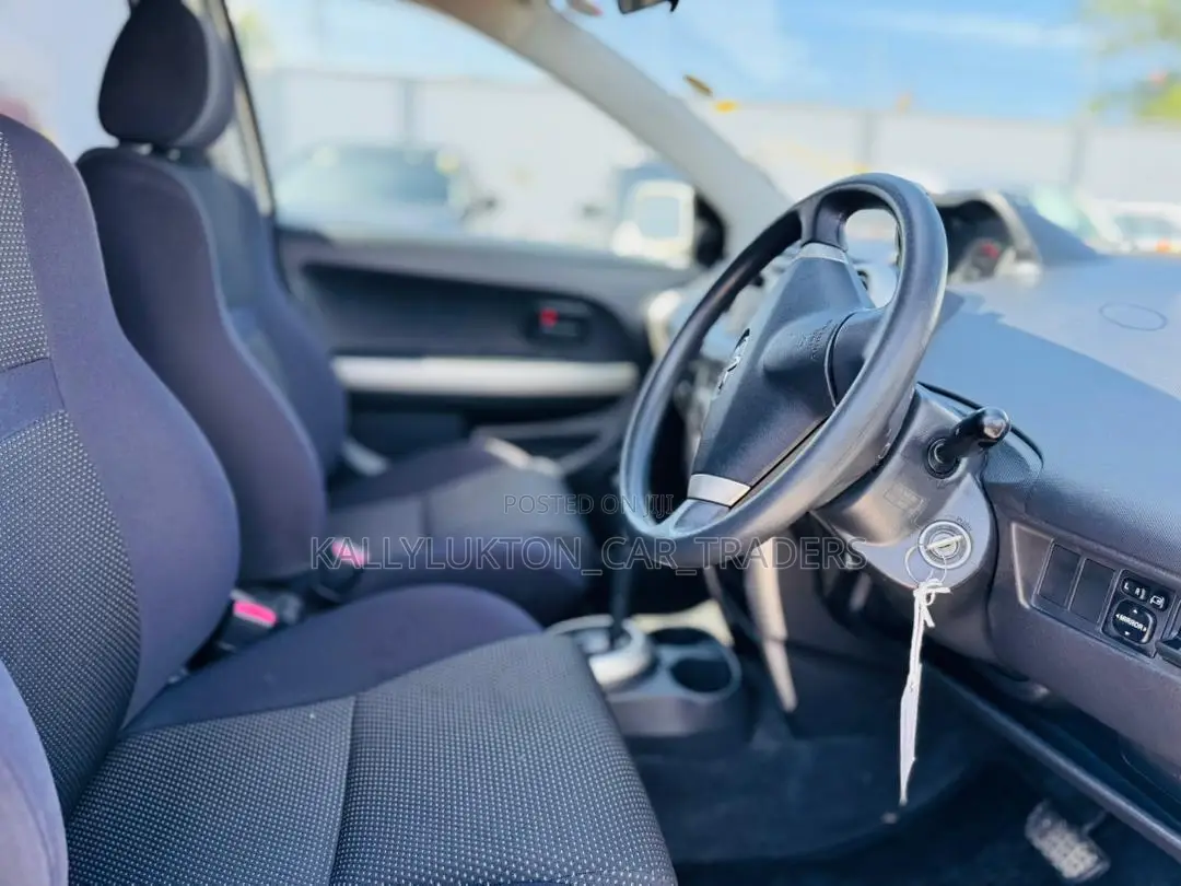 Toyota IST 2003 White