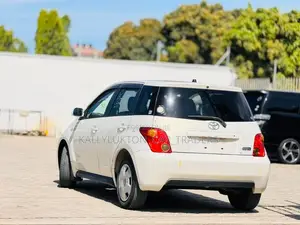 Toyota IST 2003 White