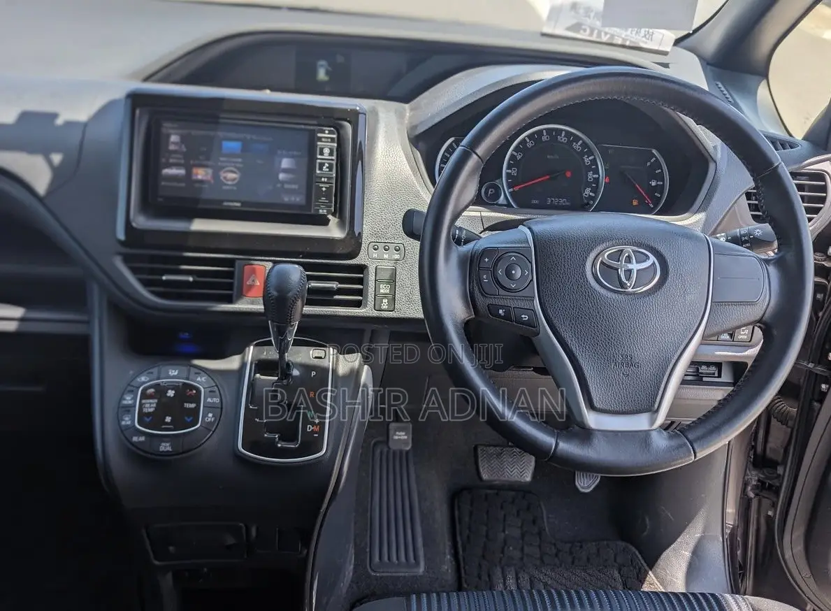 Toyota Noah 2.0 FWD (7 Seater) 2016 Purple