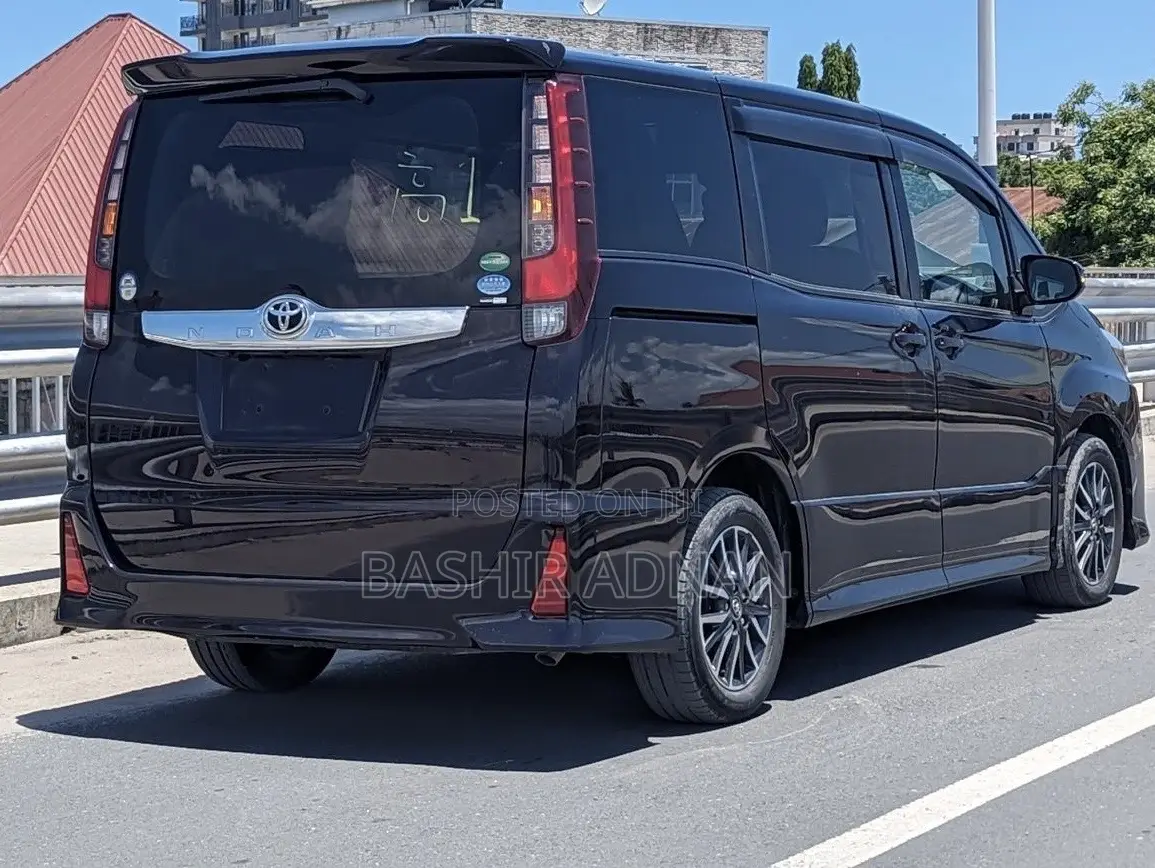 Toyota Noah 2.0 FWD (7 Seater) 2016 Purple