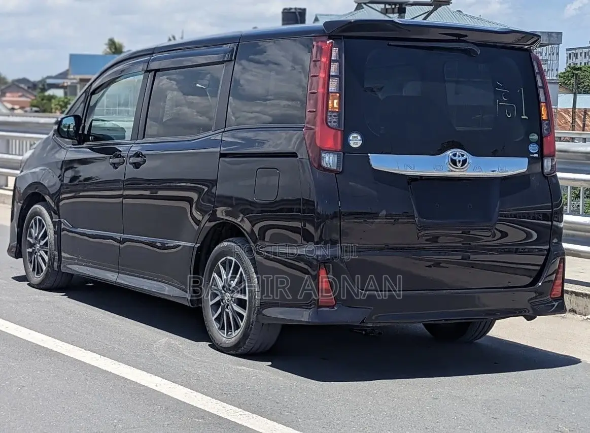 Toyota Noah 2.0 FWD (7 Seater) 2016 Purple